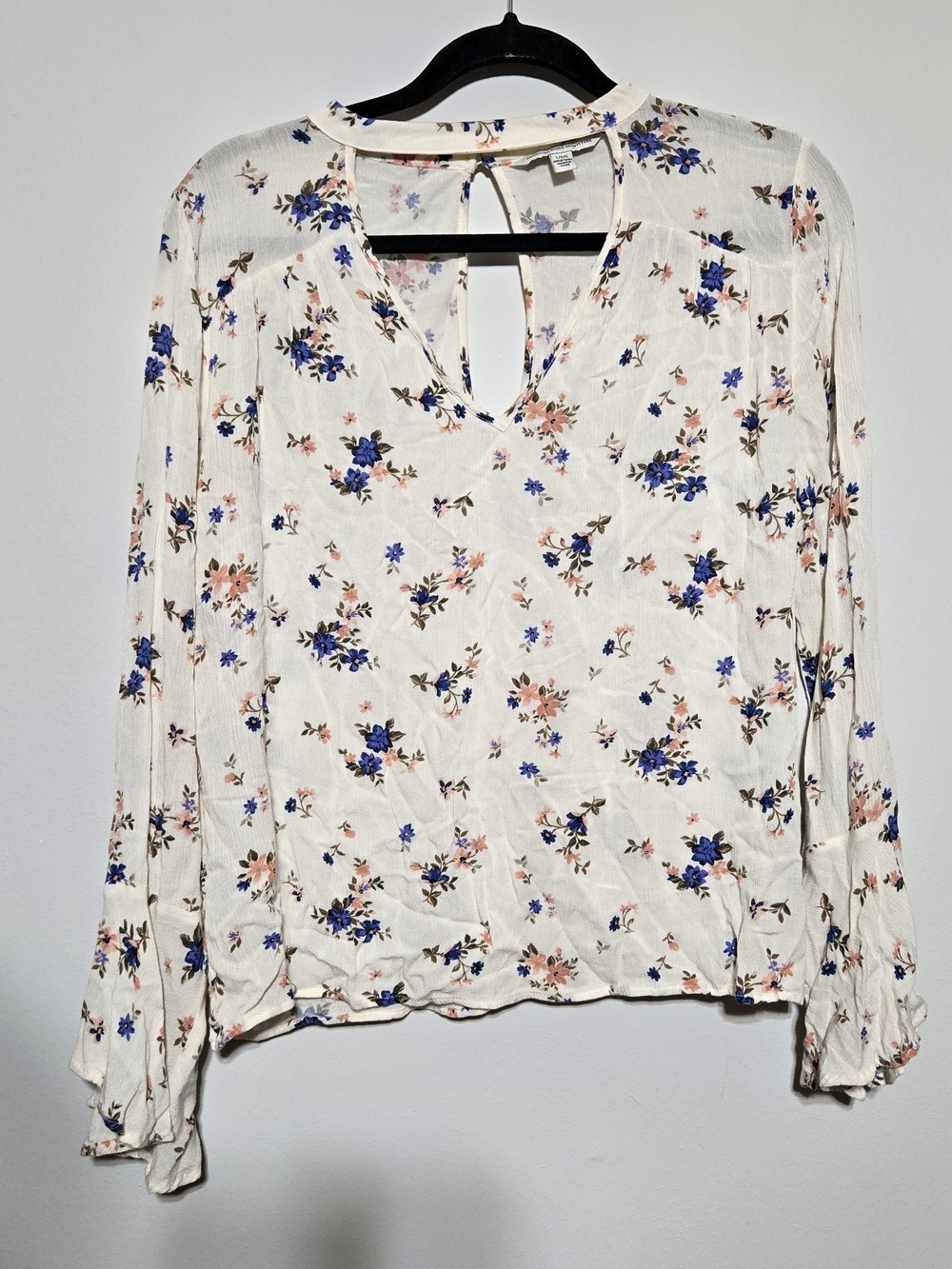 American Eagle Outfitters Cream Floral Long-Sleeve Top with Keyhole